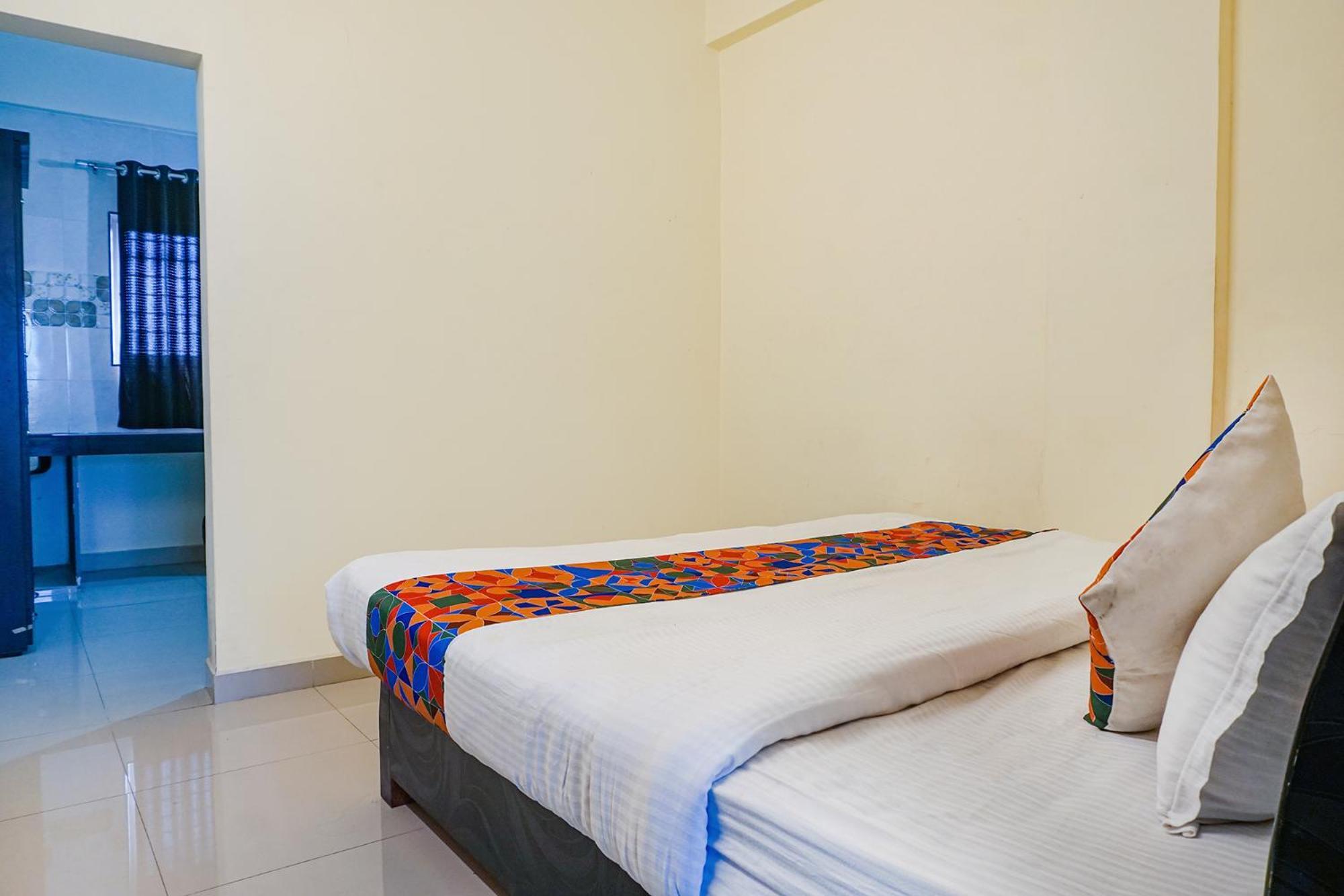 Fabexpress Vaishnav Inn Talegaon Dabhade Kültér fotó
