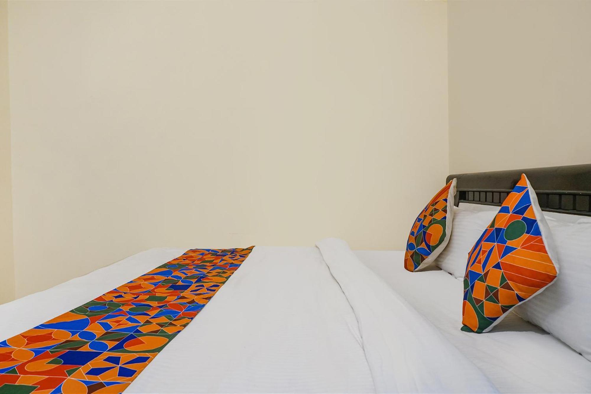 Fabexpress Vaishnav Inn Talegaon Dabhade Kültér fotó